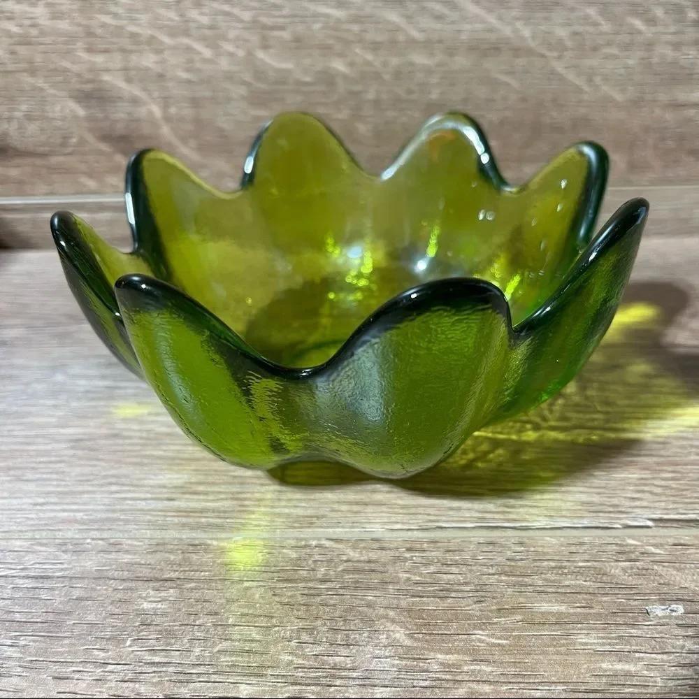 Blenko Glass‎ Clover Green 8 Petal Bowl 5.5